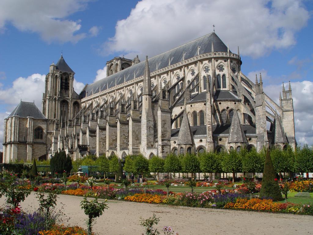 Kyriad Bourges Sud Exteriör bild
